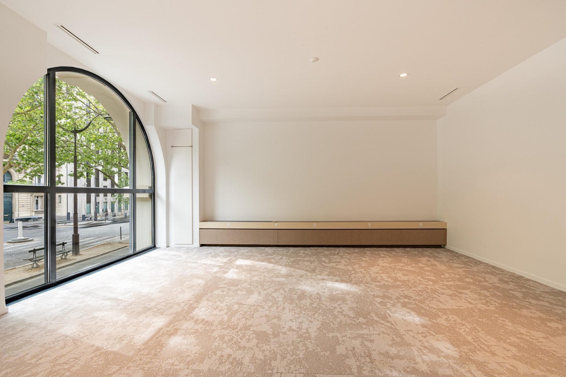 Espace commercial lumineux avenue d’Iéna
