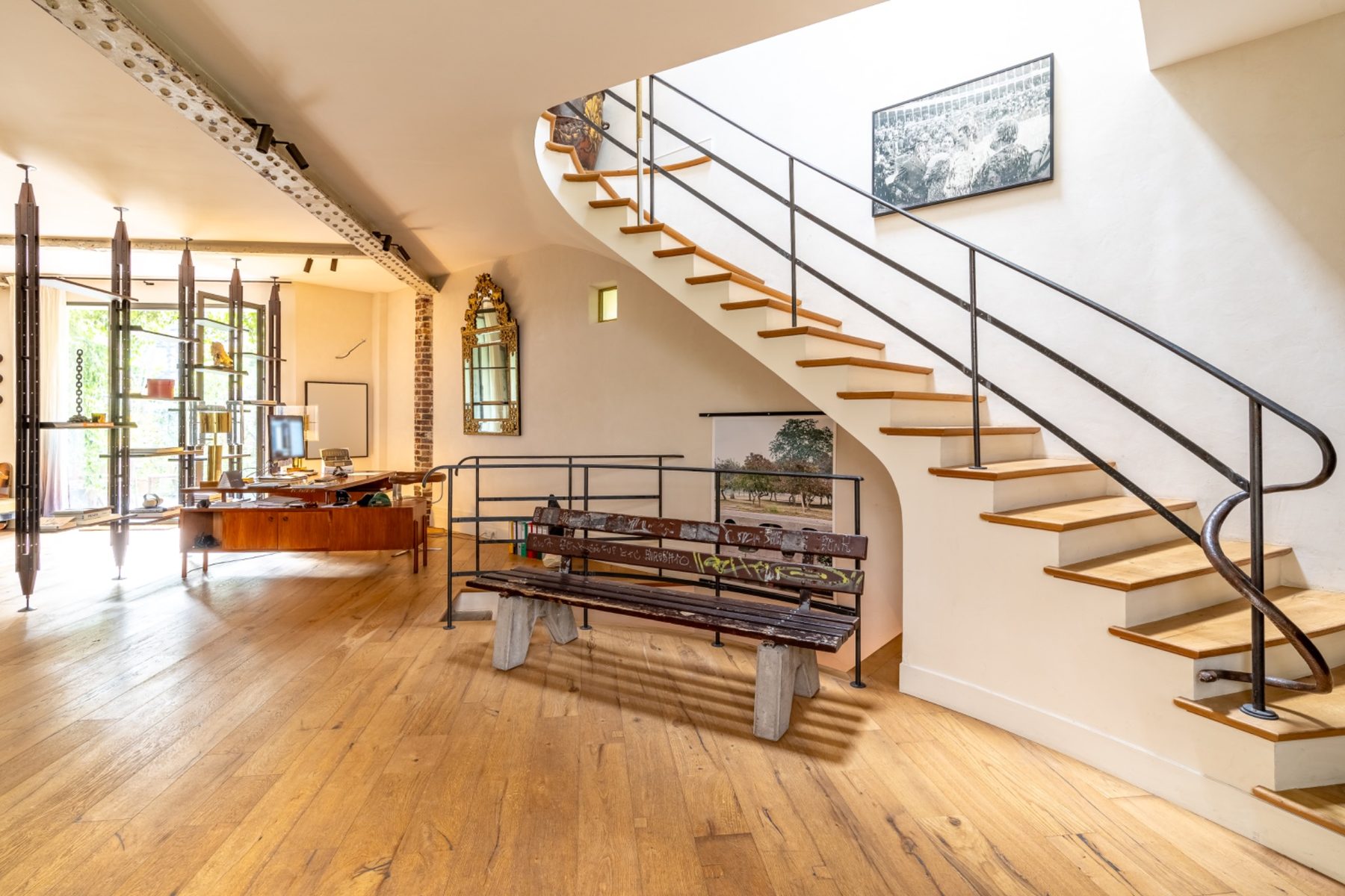 Loft avec escalier design
