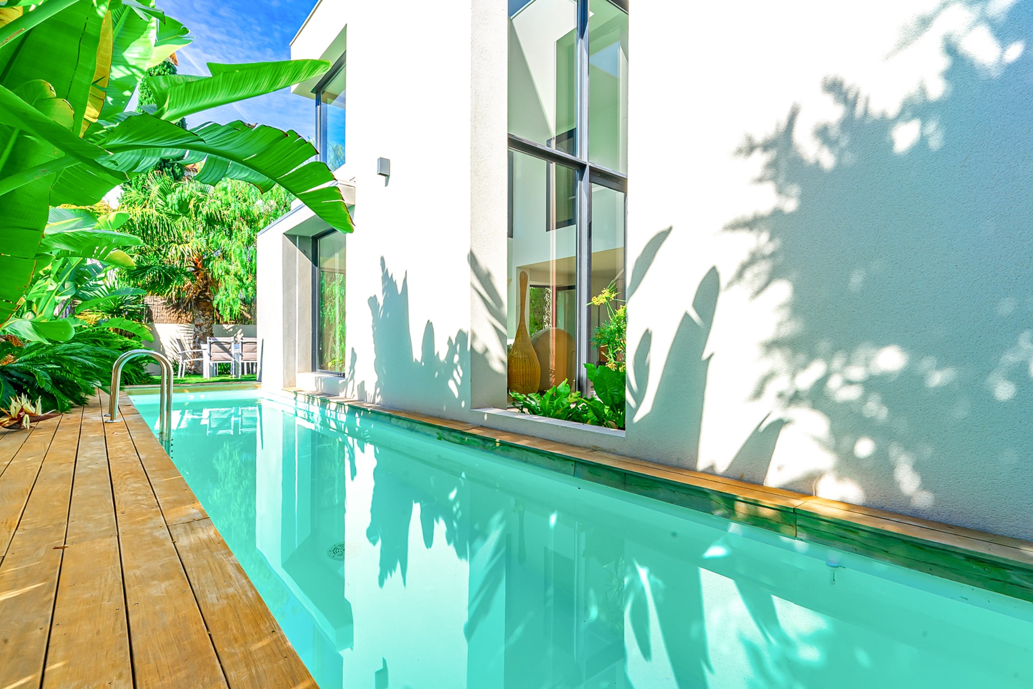 Piscine de villa contemporaine